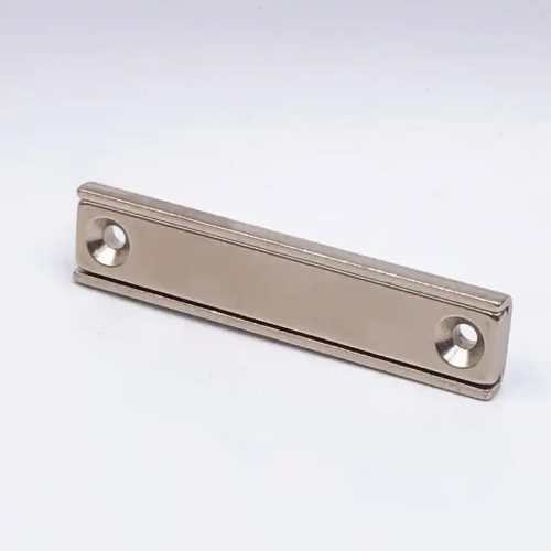 Furatos 40X13.5X5mm téglatest mágnes